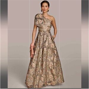 Donna Karan Collection Metallic One Shoulder Gown Gala Prom Evening Wear Medium
